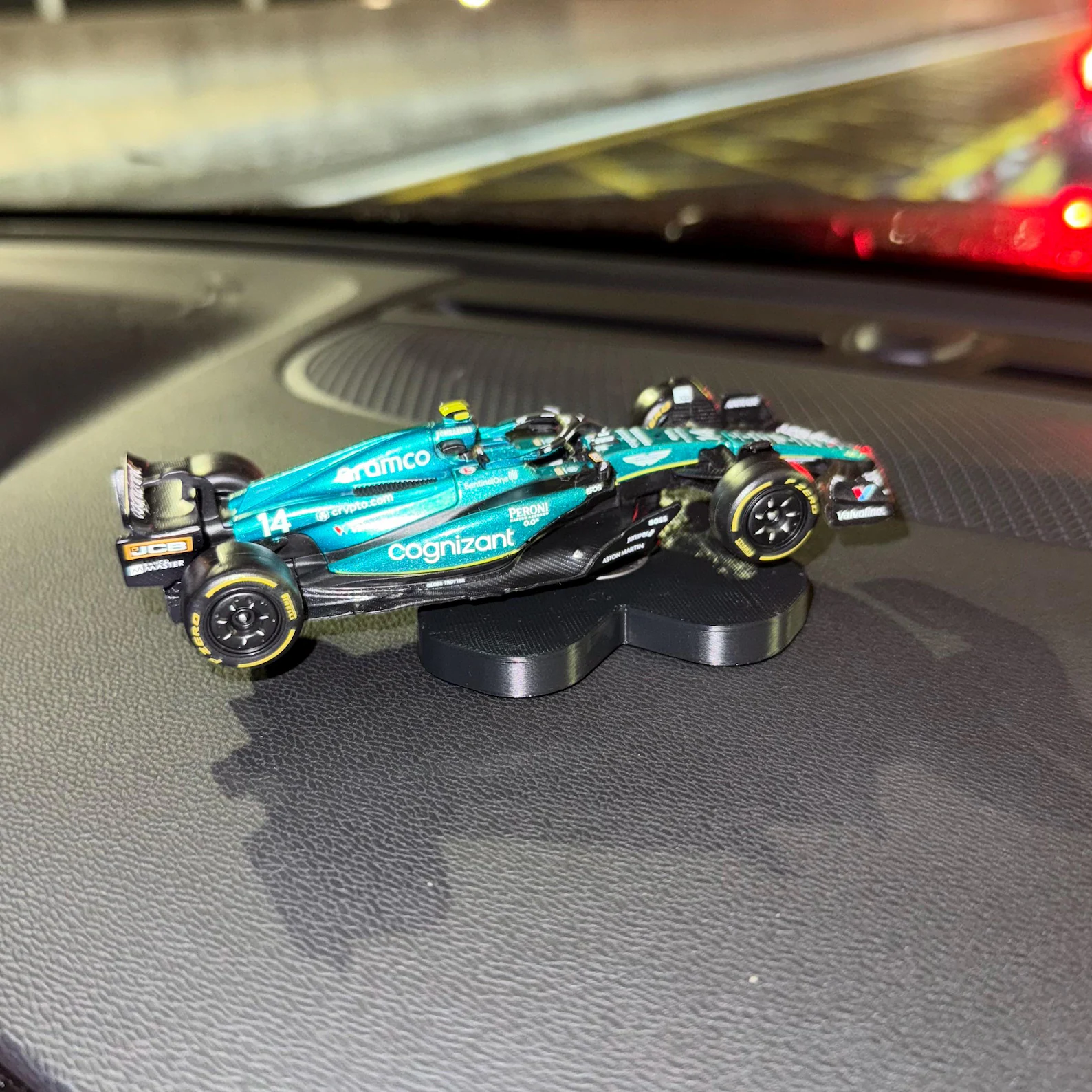 Drifting F1 car toy for dashboard